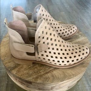 Musse & Cloud Tan Caila Bootie Sz 8.5